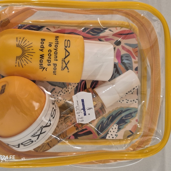 SAXX Yellow Body Wash and Spray Set - Picture 2 of 3